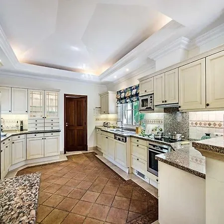 Beautiful Portugal - 4 Bedrooms - Gemstone - Private Pool And Bbq -