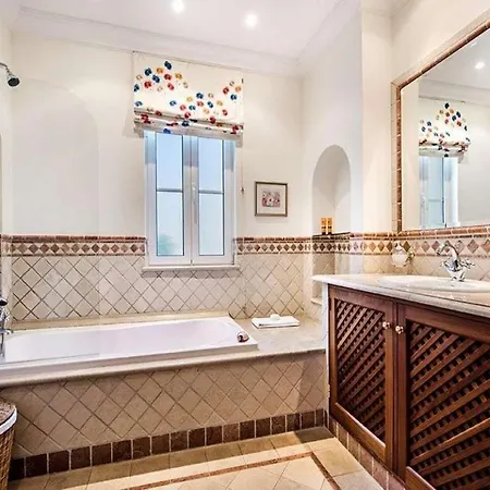 Beautiful Portugal - 4 Bedrooms - Gemstone - Private Pool And Bbq - * アルマンシル